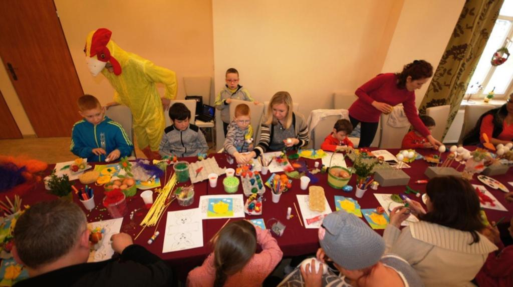 Gosciniec Jas -Sniadania I Obiadokolacje Szwedzki Stol W Cenie Bezplatny Parking ชกลาร์สกา ปอเรมบา ภายนอก รูปภาพ