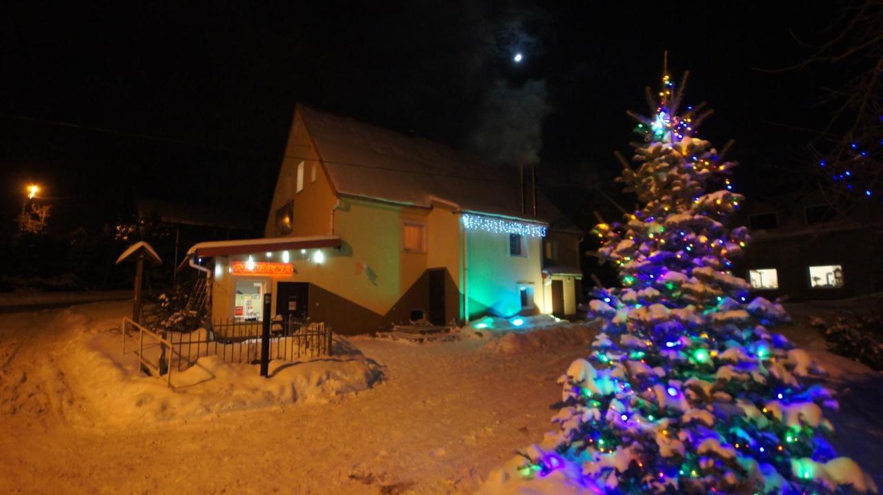 Gosciniec Jas -Sniadania I Obiadokolacje Szwedzki Stol W Cenie Bezplatny Parking ชกลาร์สกา ปอเรมบา ภายนอก รูปภาพ
