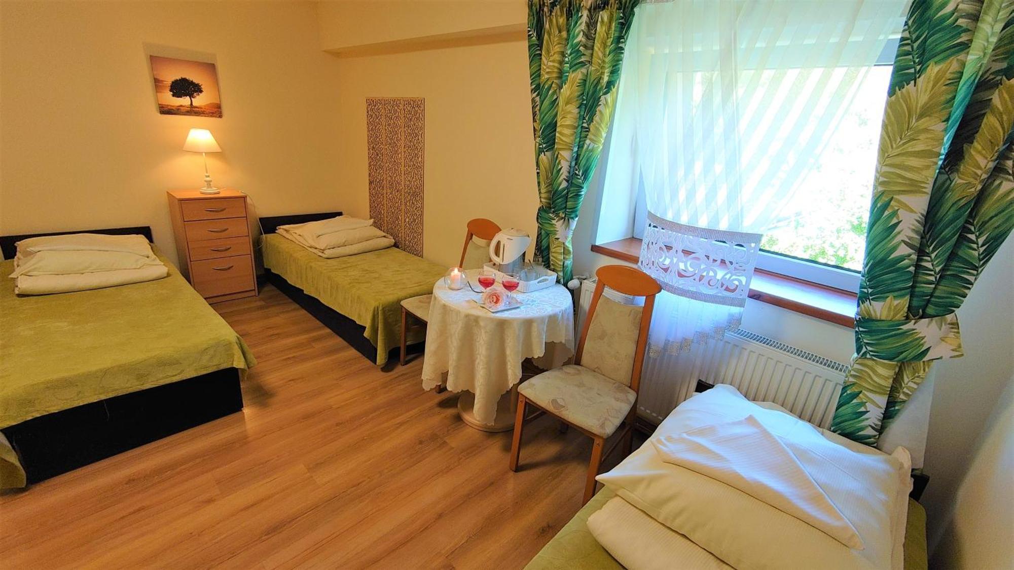 Gosciniec Jas -Sniadania I Obiadokolacje Szwedzki Stol W Cenie Bezplatny Parking ชกลาร์สกา ปอเรมบา ภายนอก รูปภาพ