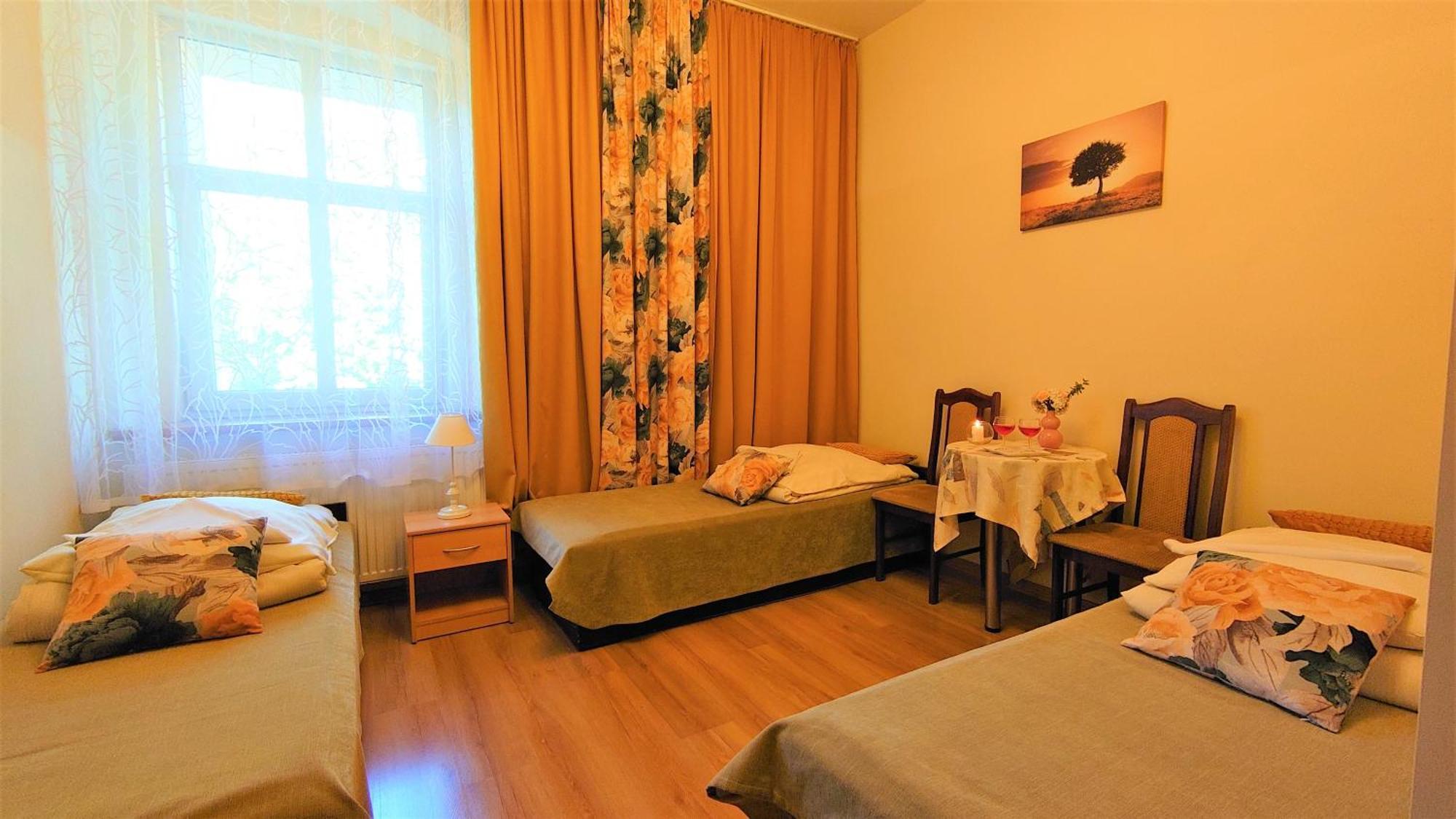 Gosciniec Jas -Sniadania I Obiadokolacje Szwedzki Stol W Cenie Bezplatny Parking ชกลาร์สกา ปอเรมบา ภายนอก รูปภาพ