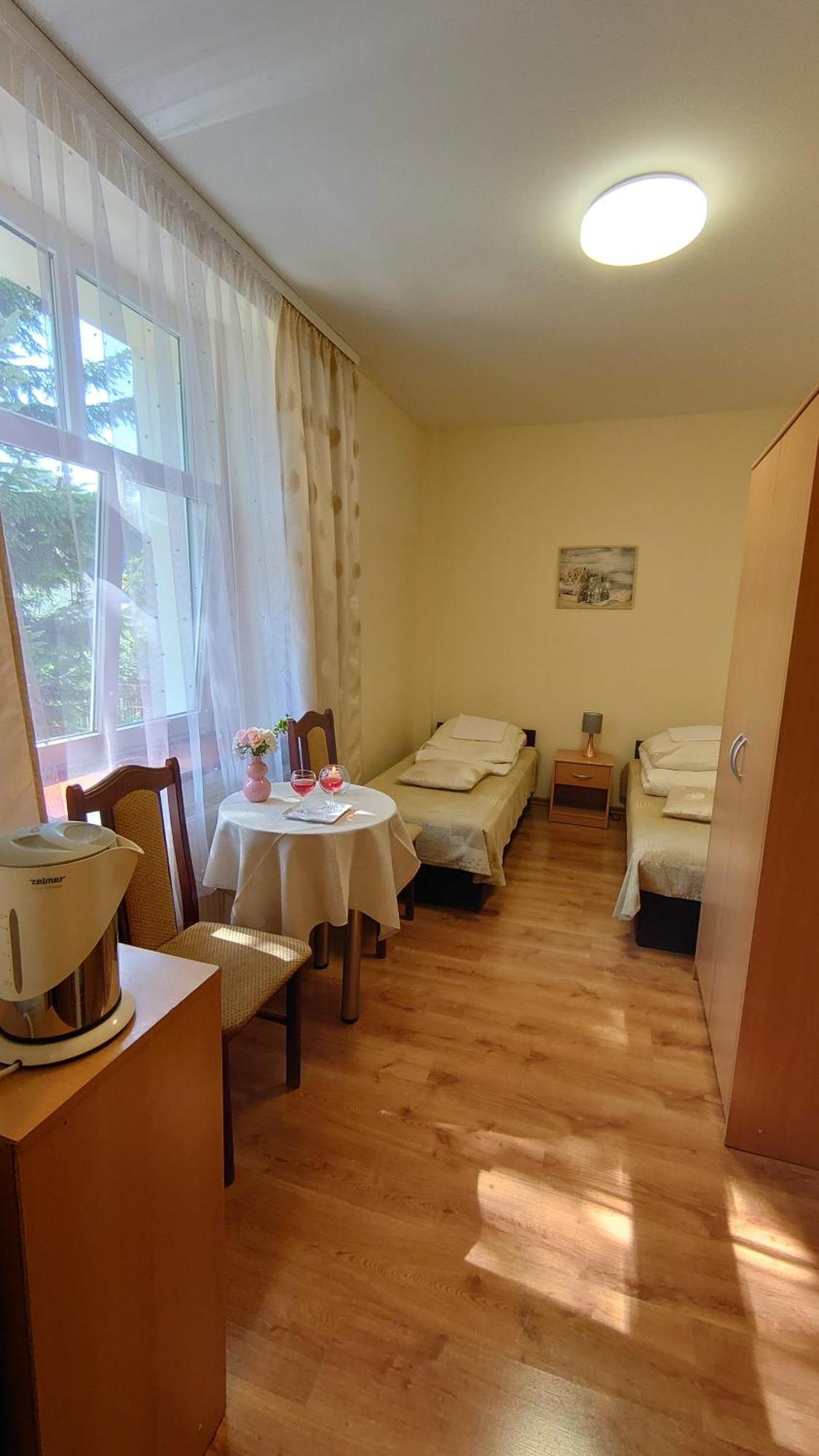Gosciniec Jas -Sniadania I Obiadokolacje Szwedzki Stol W Cenie Bezplatny Parking ชกลาร์สกา ปอเรมบา ภายนอก รูปภาพ