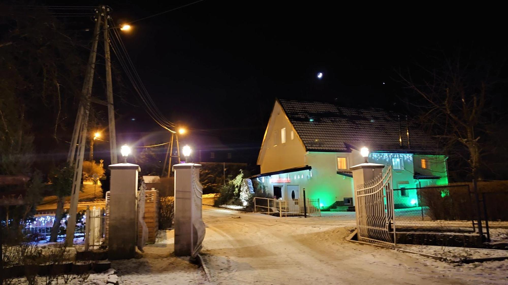 Gosciniec Jas -Sniadania I Obiadokolacje Szwedzki Stol W Cenie Bezplatny Parking ชกลาร์สกา ปอเรมบา ภายนอก รูปภาพ