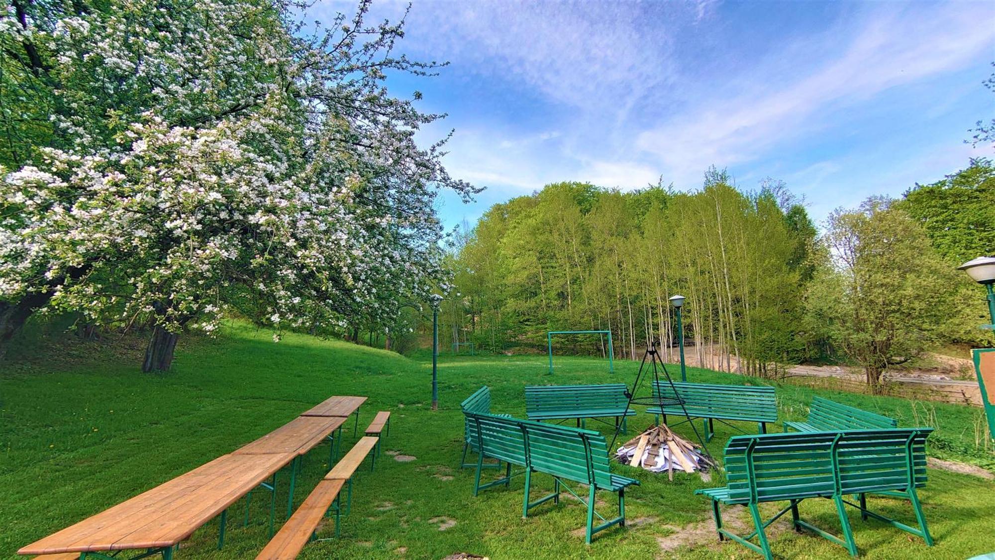 Gosciniec Jas -Sniadania I Obiadokolacje Szwedzki Stol W Cenie Bezplatny Parking ชกลาร์สกา ปอเรมบา ภายนอก รูปภาพ