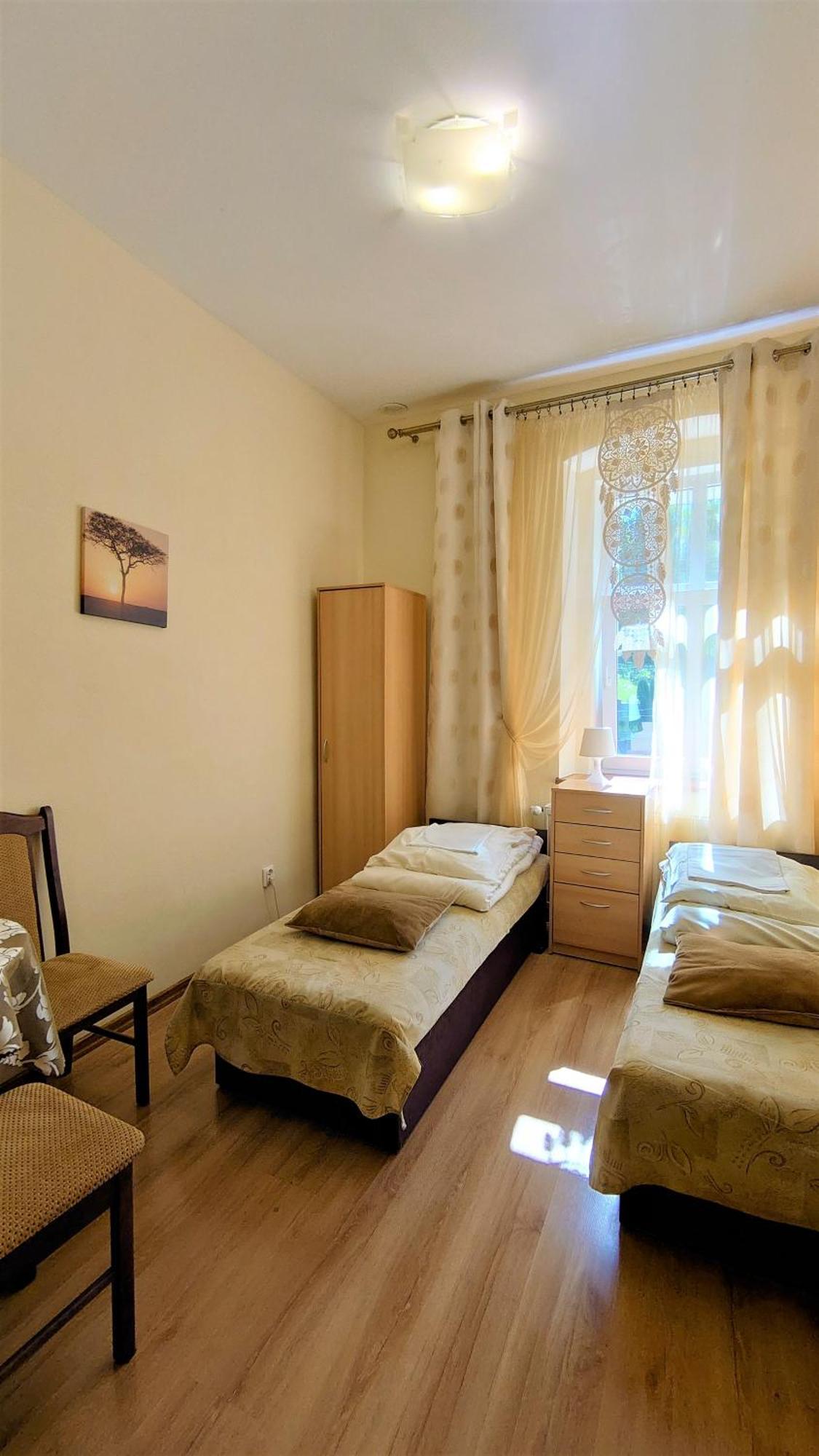 Gosciniec Jas -Sniadania I Obiadokolacje Szwedzki Stol W Cenie Bezplatny Parking ชกลาร์สกา ปอเรมบา ภายนอก รูปภาพ